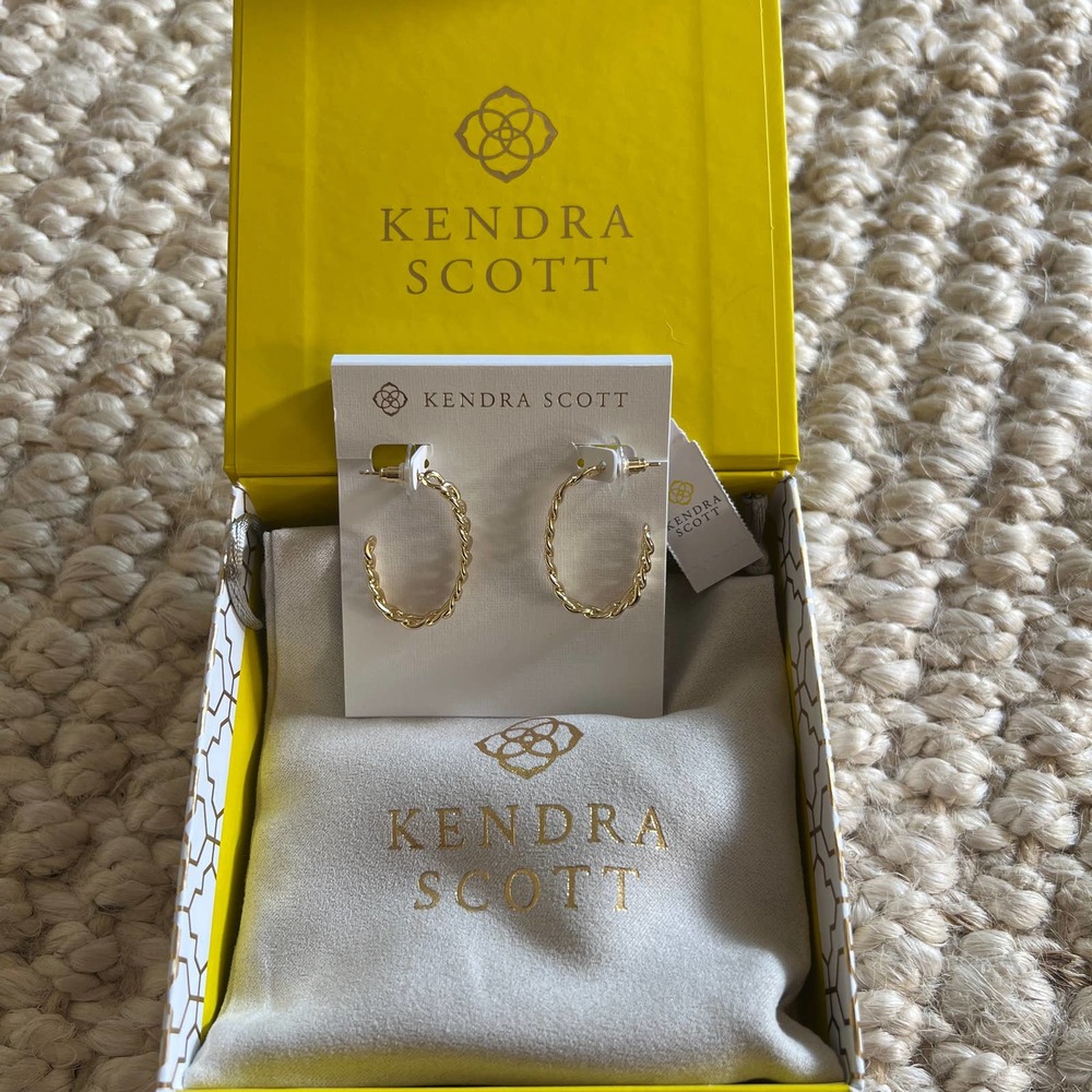 Brand new Kendra Scott Earrings!!